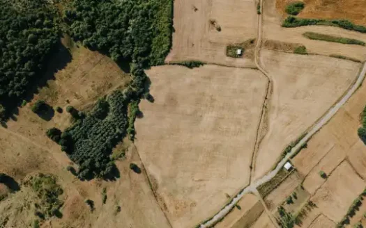 قطعة 17 فدان بالتجمع السادس – 4 نواصى