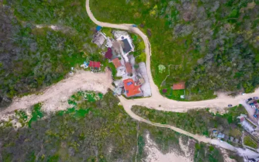 أرض نشاط مدرسي