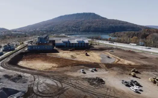 أرض 150 فدان يطلوا على طريق السخنه