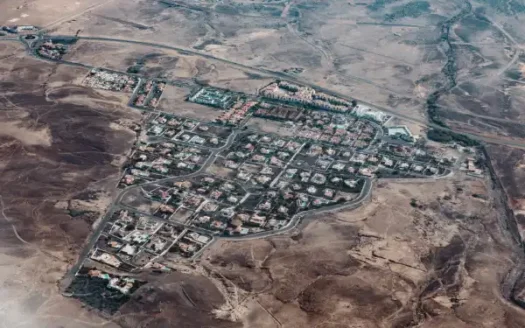 قطعة 17 فدان بالتجمع السادس – 4 نواصى