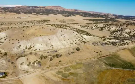 أرض نشاط مدرسي