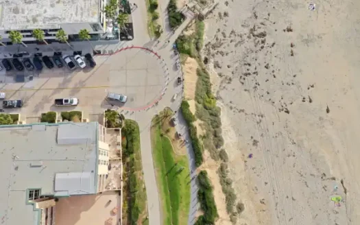 أرض نشاط مدرسي